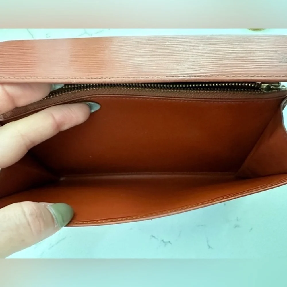 Authentic Louis Vuitton Vintage Epi Leather Sarah wallet